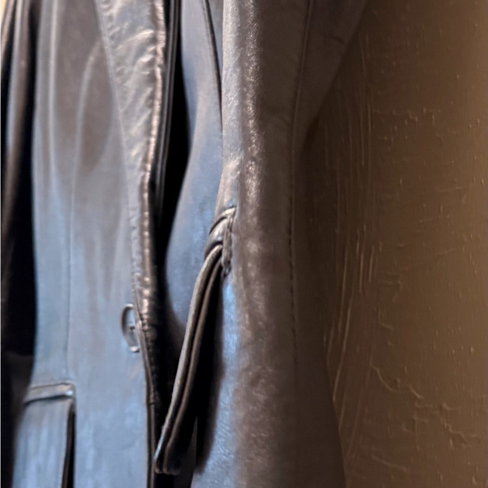 Preston & York Black Leather Women's Jacket
Vintage blazer - Picture 6 of 16